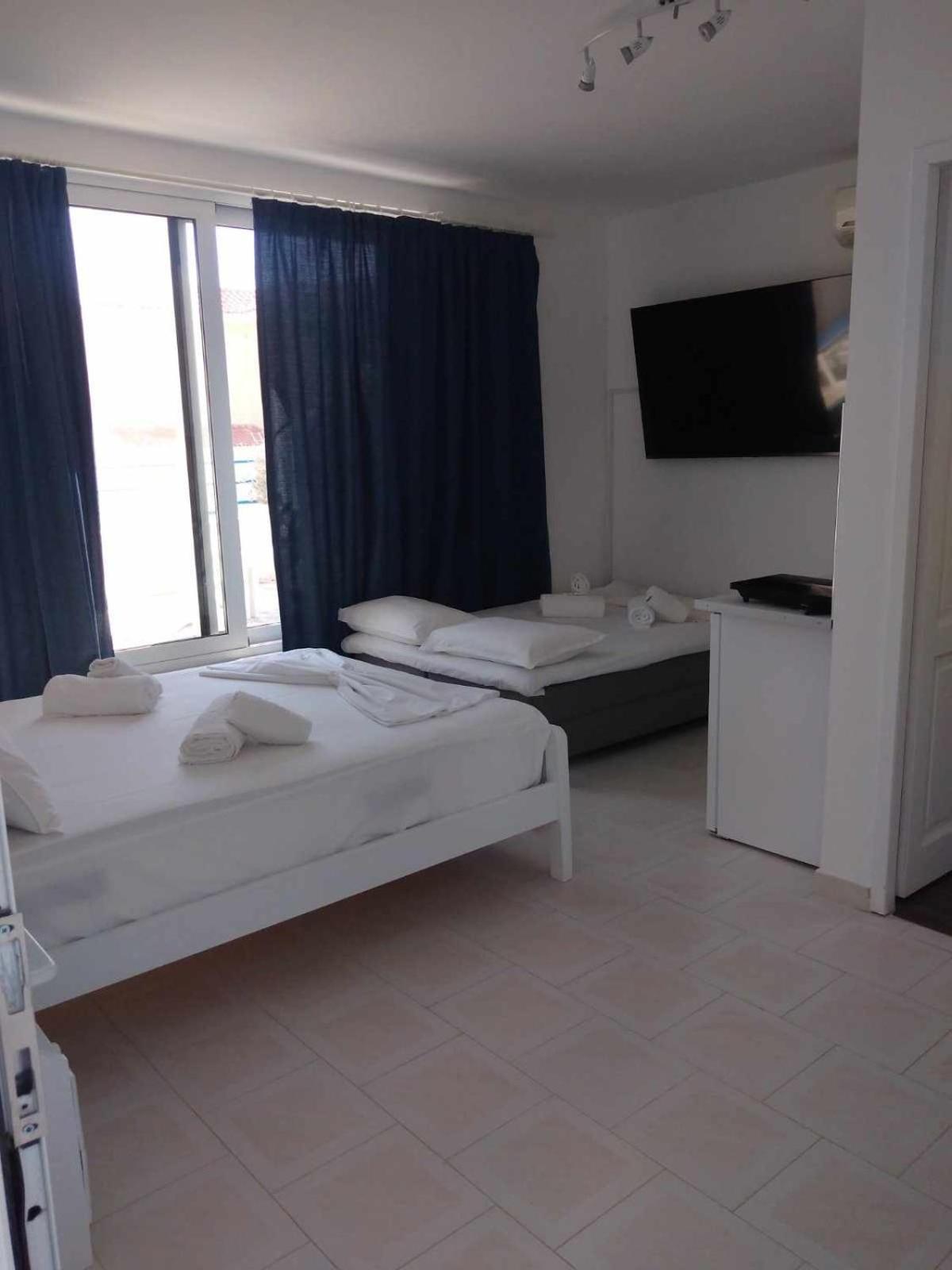 Blue Dolphin Studios And Apartment Vagia  Exterior foto