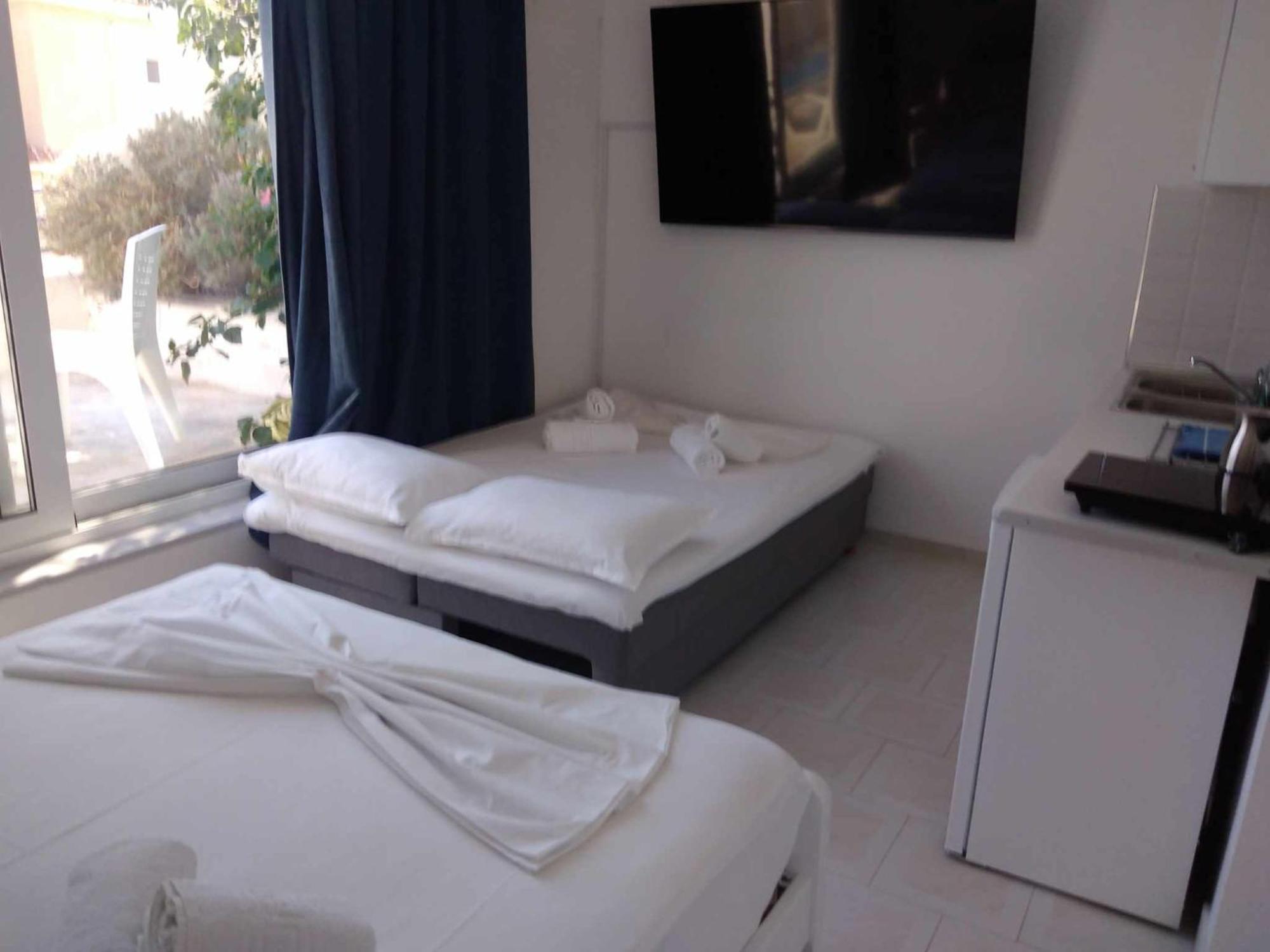 Blue Dolphin Studios And Apartment Vagia  Exterior foto